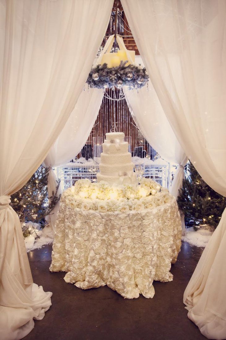 Classic White Rosette Table Linen for Weddings