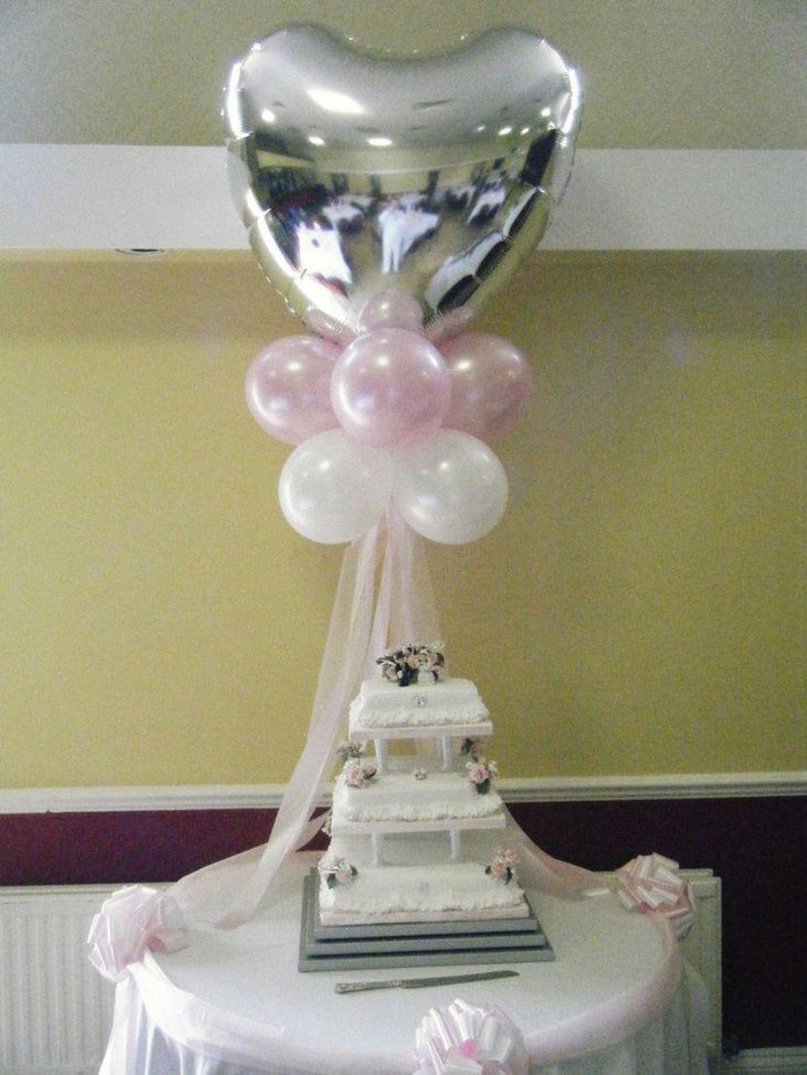 Cute balloon cake table decoration
