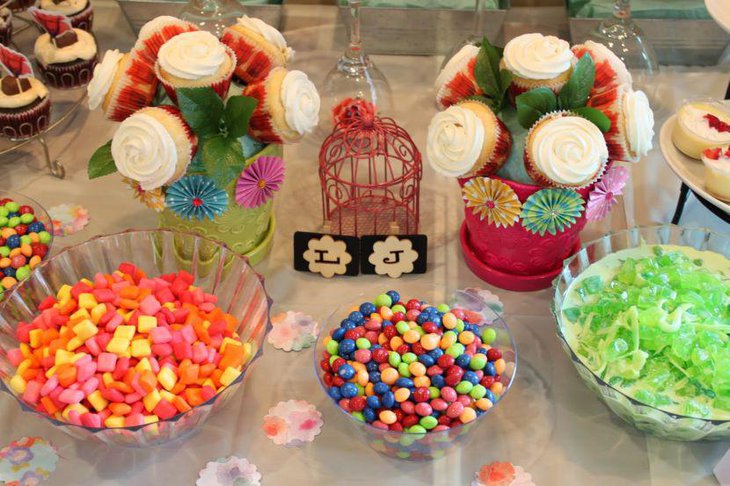 Cute DIY wedding candy table decor with pinwheel decorated cupcake bouquets