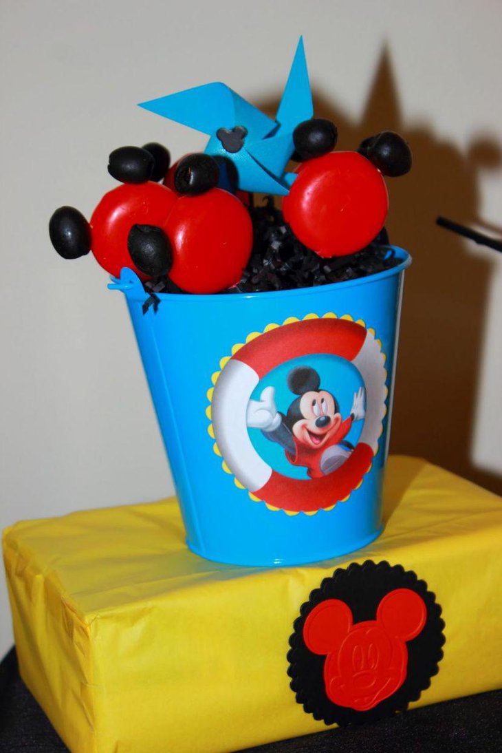 Cute Mickey Mouse themed birthday party favor decorations