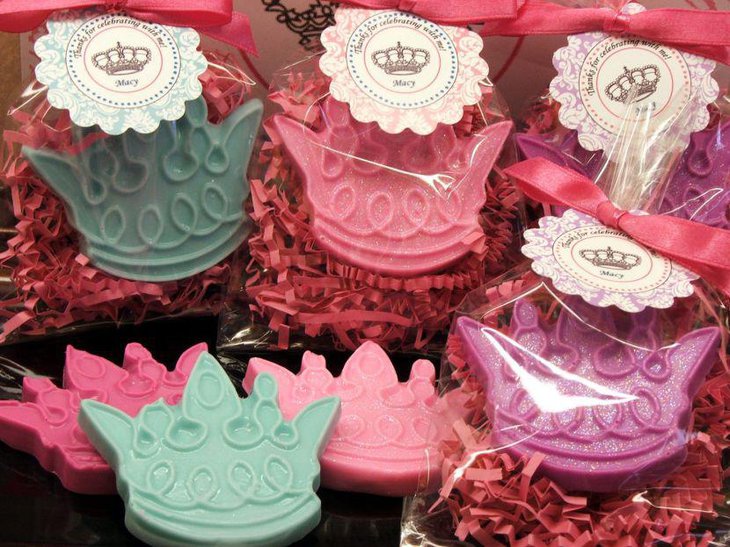 Dainty crown candy party favors for baby shower