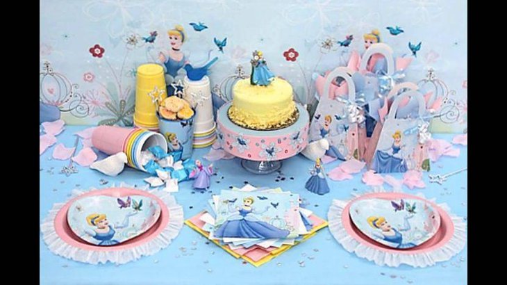 Dainty Disney princess birthday party table decorations