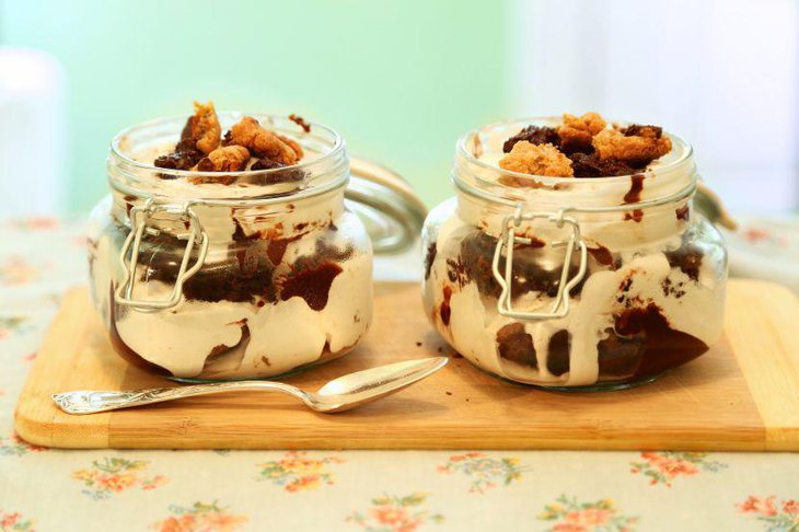 Delectable desserts served in mason jars for wedding buffet