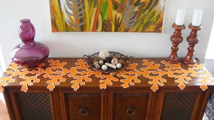 DIY burlap Fall leaf table runner