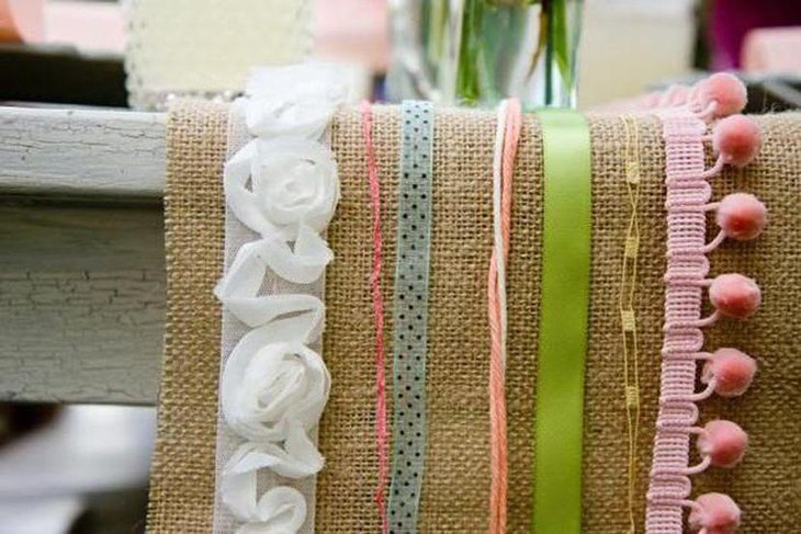 DIY burlap table runner with ribbons