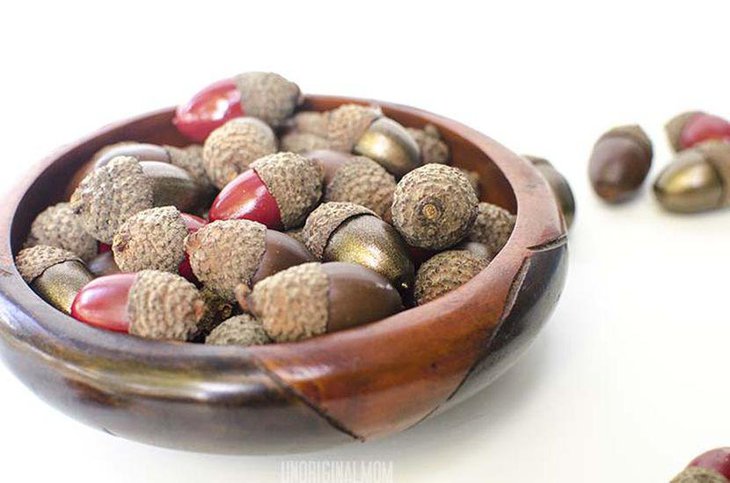 DIY Painted Acorns In Wooden Bowl Table Centerpiece
