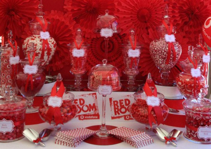 DIY red ribbon tags candy table idea for wedding