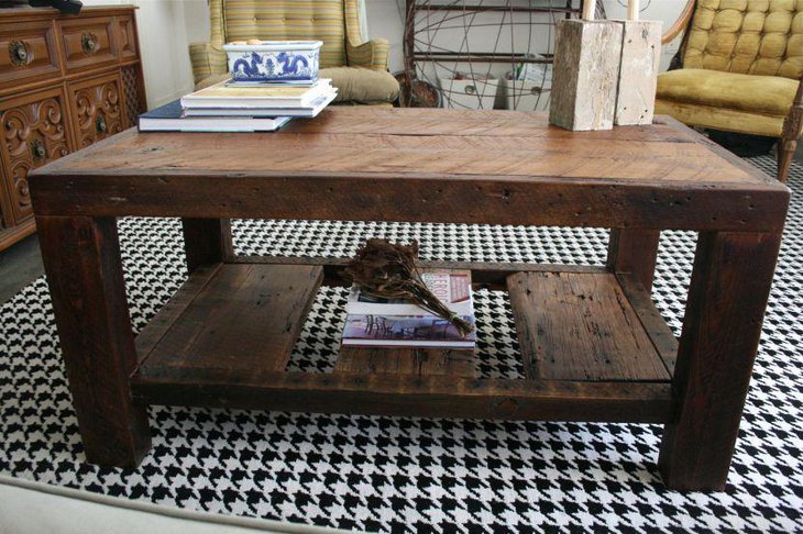 DIY rustic coffee table looks simple