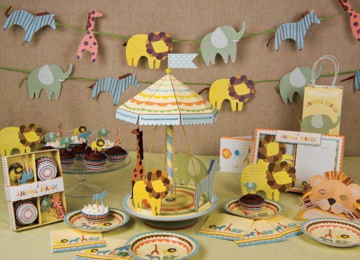 DIY wild animal themed party table decor