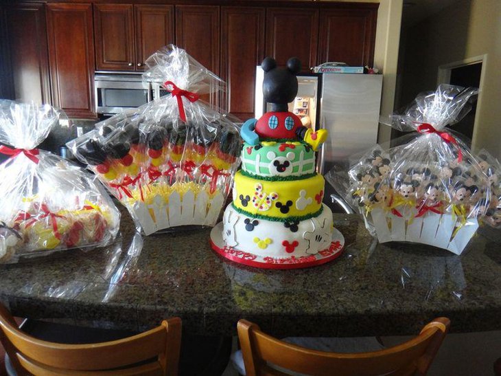 Edible Mickey Mouse party favors