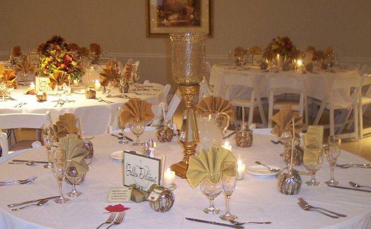 Eye catchy golden wedding centerpiece on table