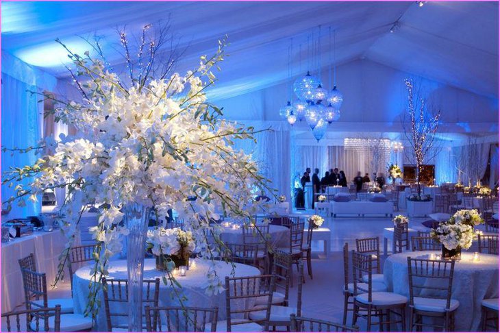 Gorgeous flower decor on winter wonderland table