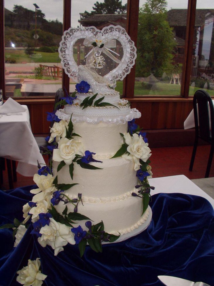 Gorgeous wedding cake table decor with purple and white flowers
