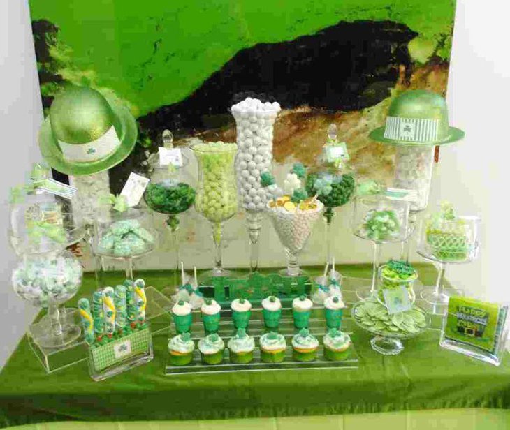 Green theme St Patricks Day fod table idea