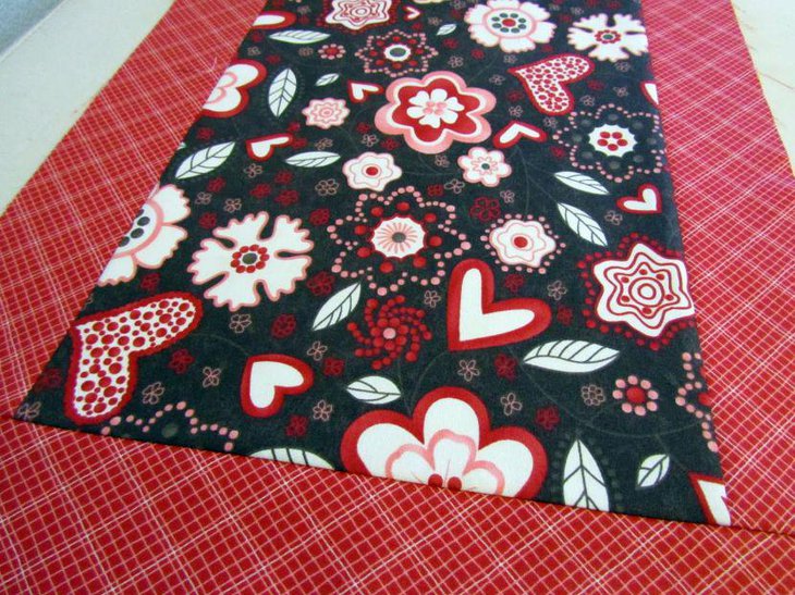 Hearts and flower patterns on quilted Valentines table runner