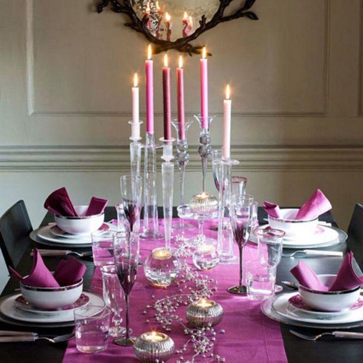 Impressive dining table decor with candle decoration