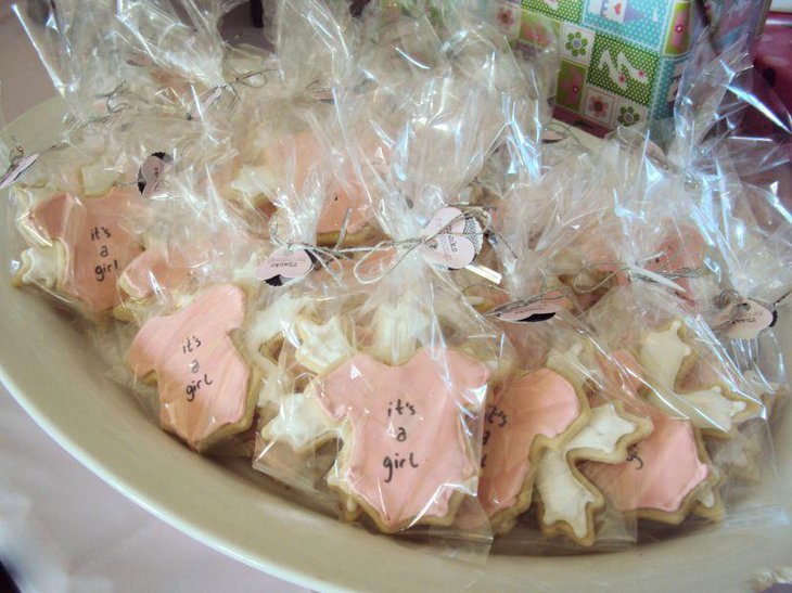 Light pink cookie favors for a girl baby shower
