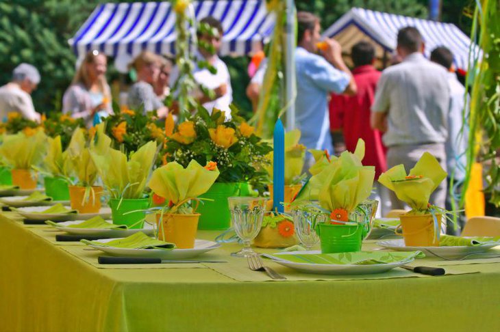 Lovely lemon themed table decorations for summer garden party