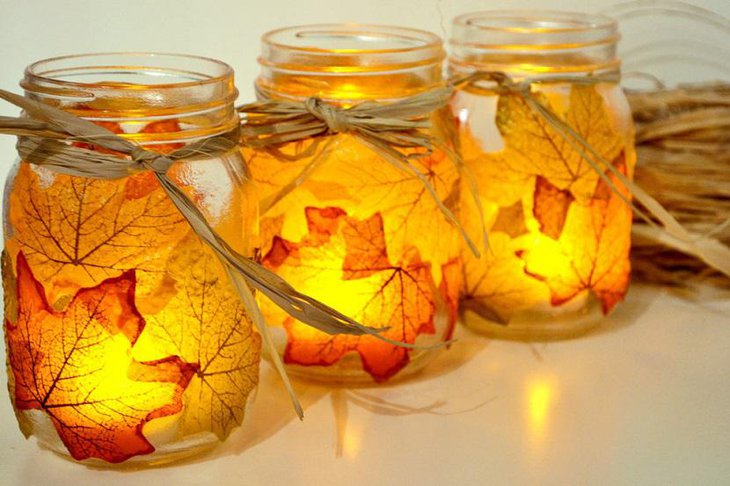 maple leaves lined maosn jar