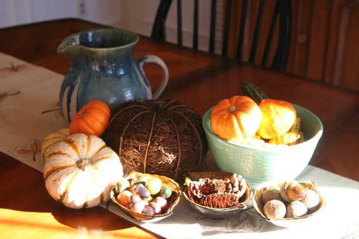 Minimalist Thanksgiving Table Center Pieces