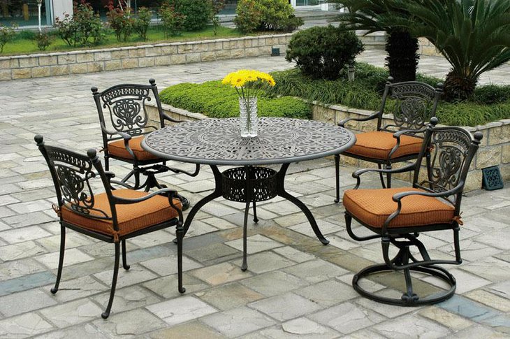 Modern Outdoor Wrought Iron Round Dining Table