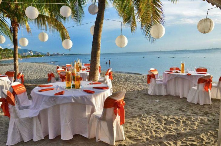 Outdoor beach party table decor with glass jars