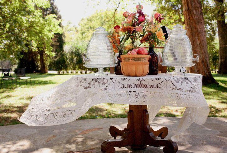 Outdoor country chic wedding table decor