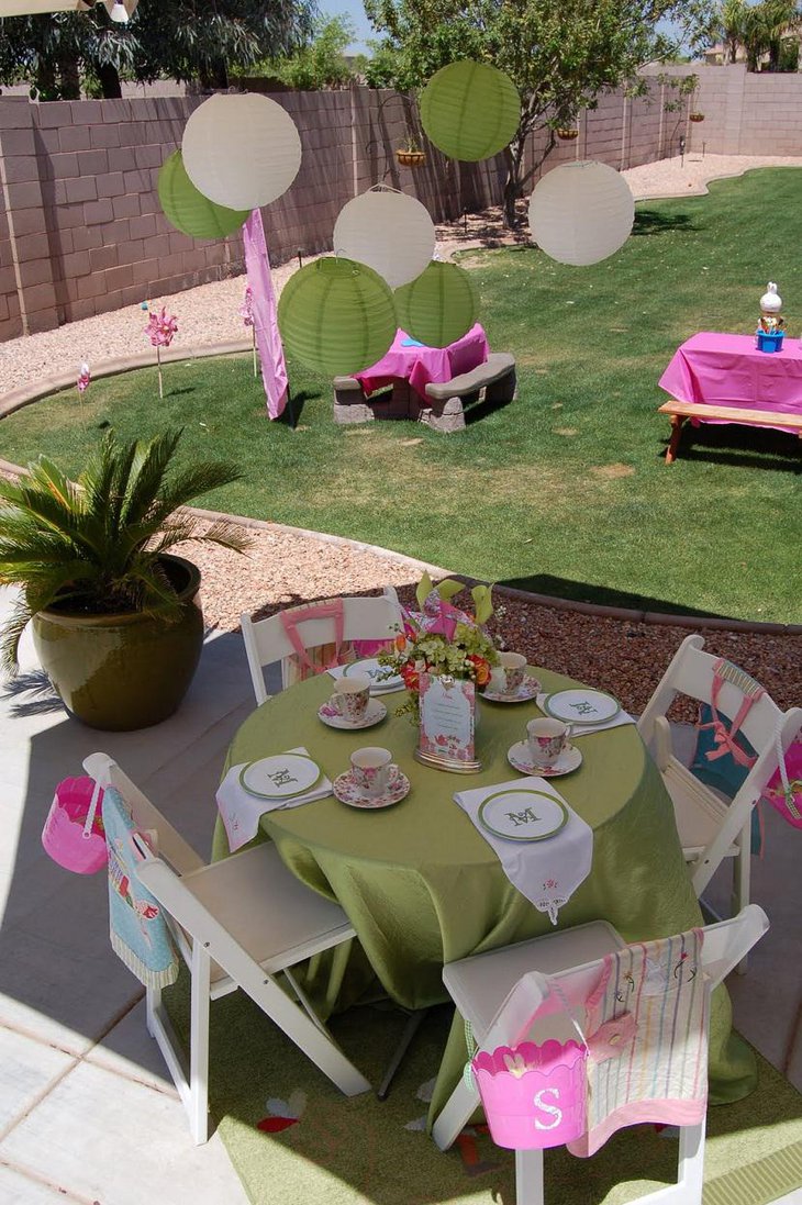 Outdoor Cute Easter Table Settings