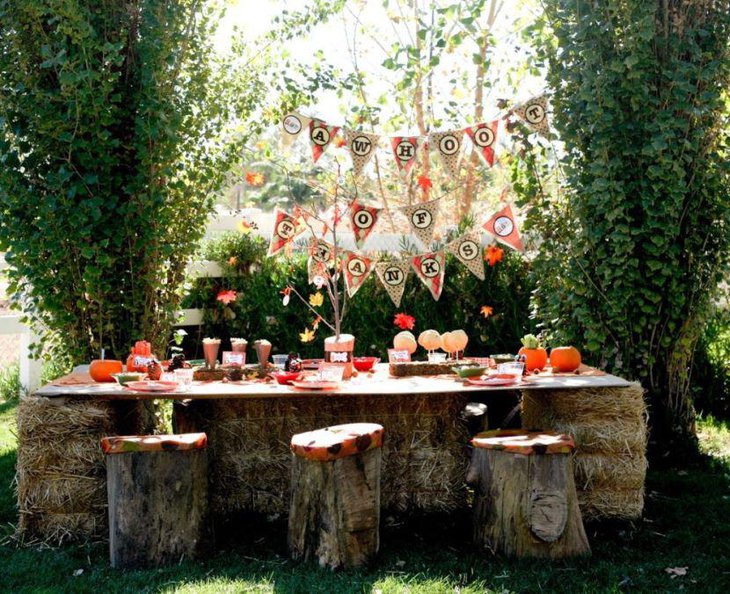 Outdoor fun Halloween party table decor