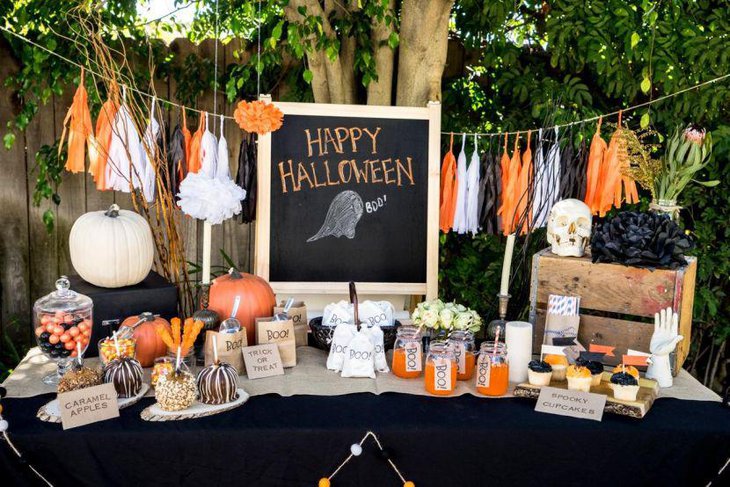 Outstanding outdoor Halloween table decoration