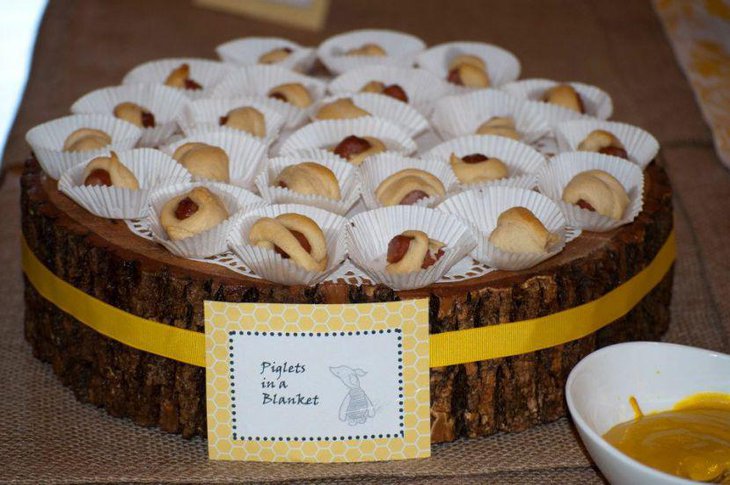 Piglets in a blanket arrangements on Winnie The Pooh baby shower table