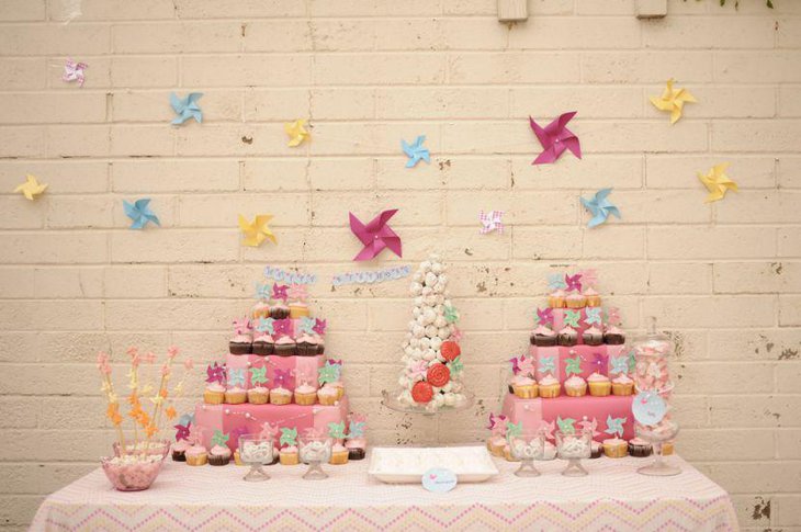 Pinwheel themed birthday table decor