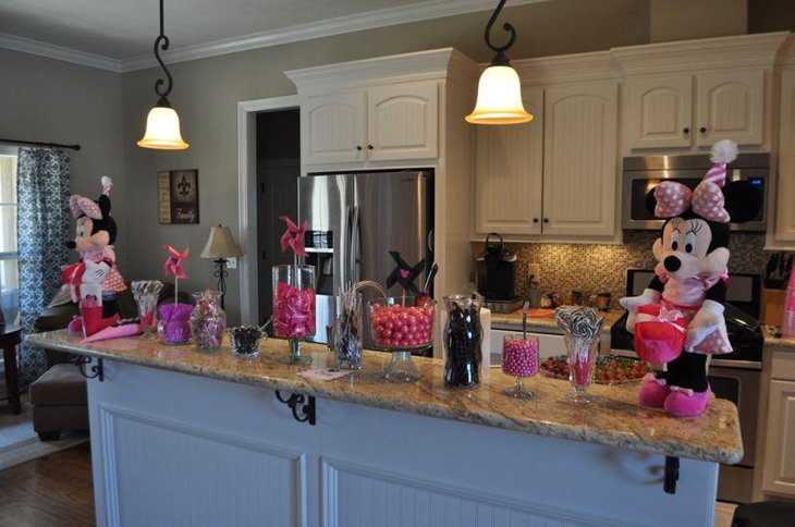 Polka dotted pink Minnie Mouse candy buffet decor