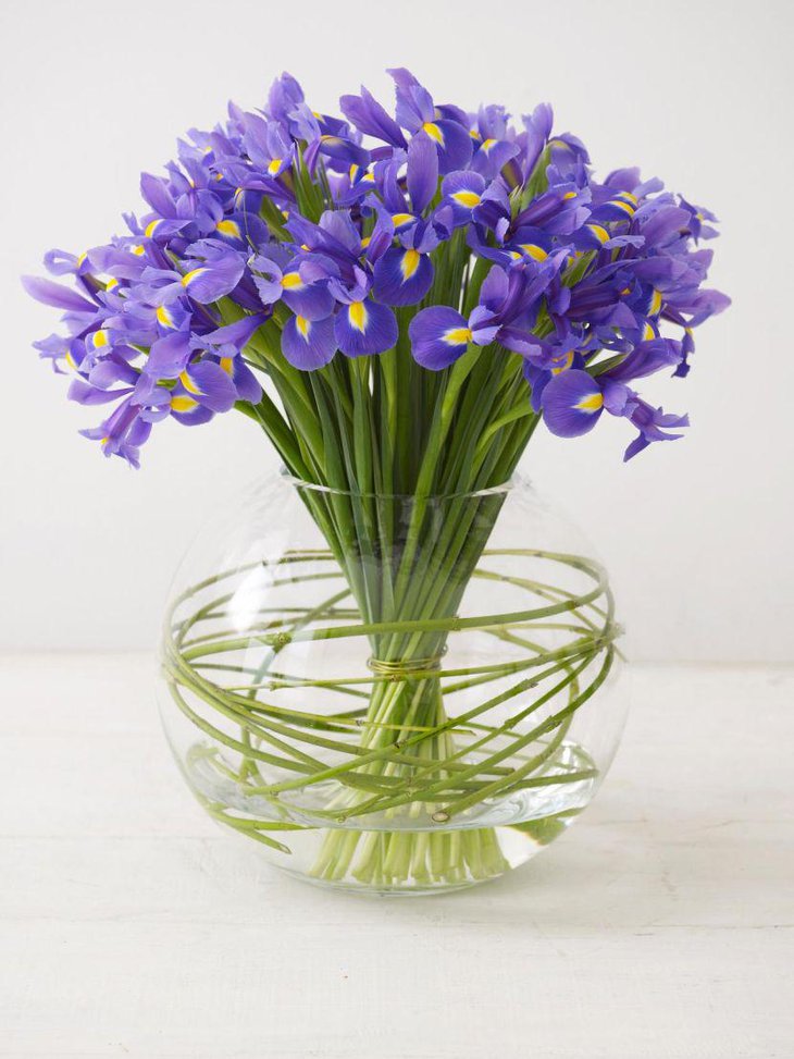 Purple Iris fishbowl dining table centerpiece idea