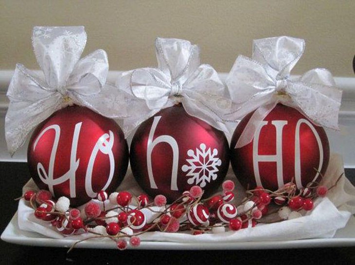 Red Bauble Christmas Table Centerpiece With Silver Bows