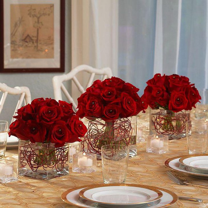 30 Eye Catching Christmas Table Centerpieces Ideas 34-creative-christmas-centerpieces