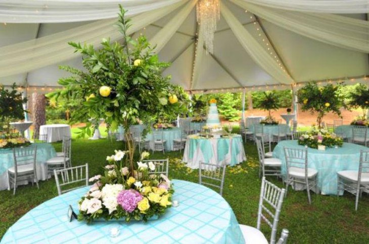roantic table decoration arrangements for a romantic wedding