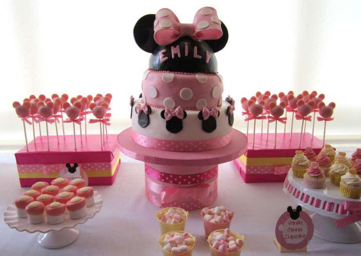 Simple and Beautiful Table Decor with Minnie Mouse Themed Desserts
