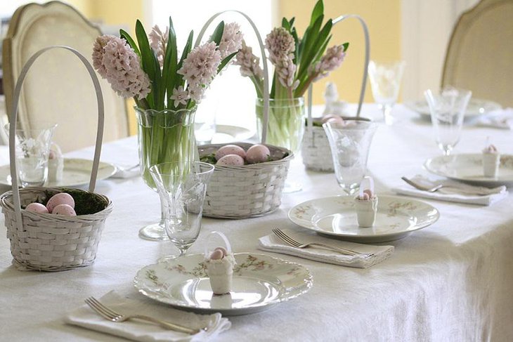 Simple and Easy Easter Table Centerpieces