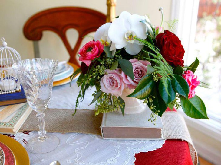 Simple burlap Valentines table runner