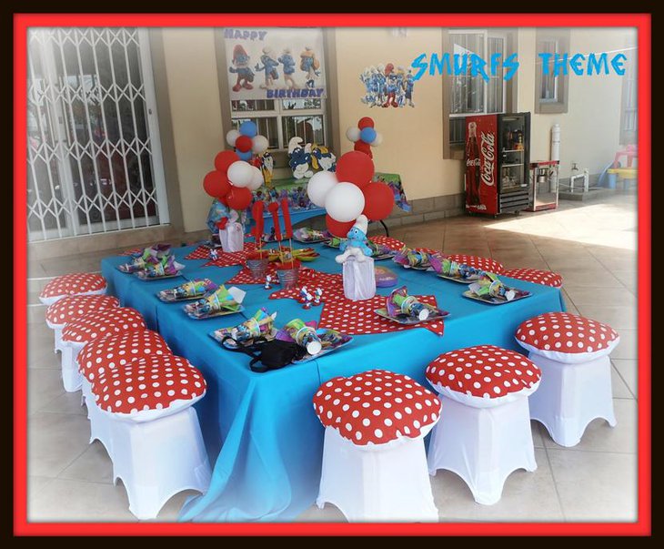 Smurf Themed Kids Table Decor