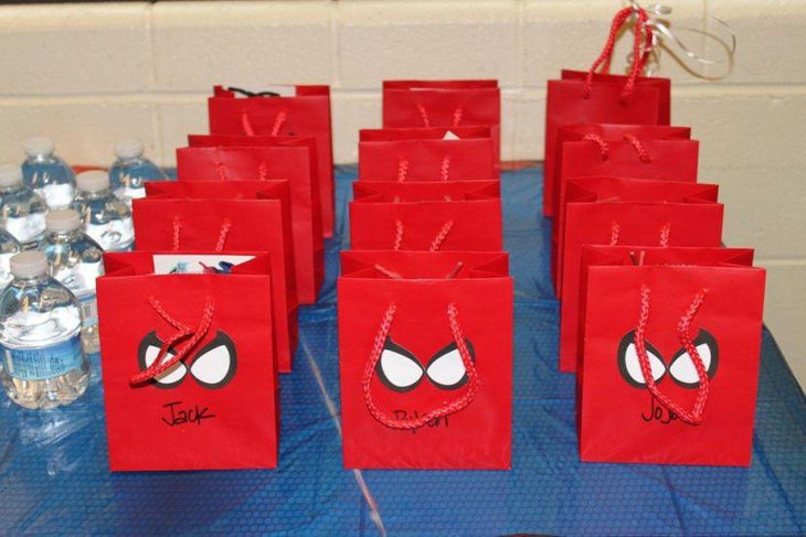 Spiderman party table with party favor bags