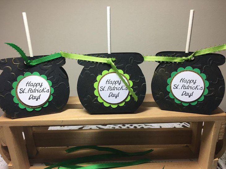 St Patricks Day party favor idea in paper pots