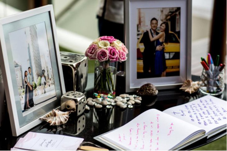 stories about the couple used as table pieces