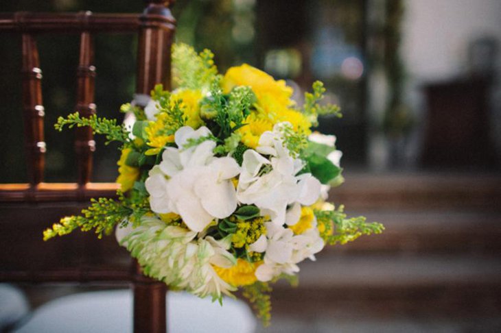 tables looked refreshing and crisp with a palette of white and yellow