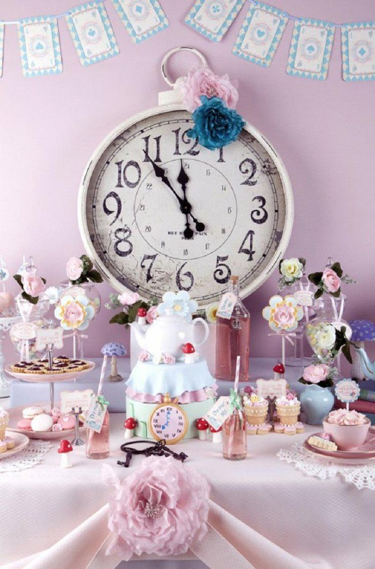 The Clock Table Centerpiece for New Years Eve with Cupcakes