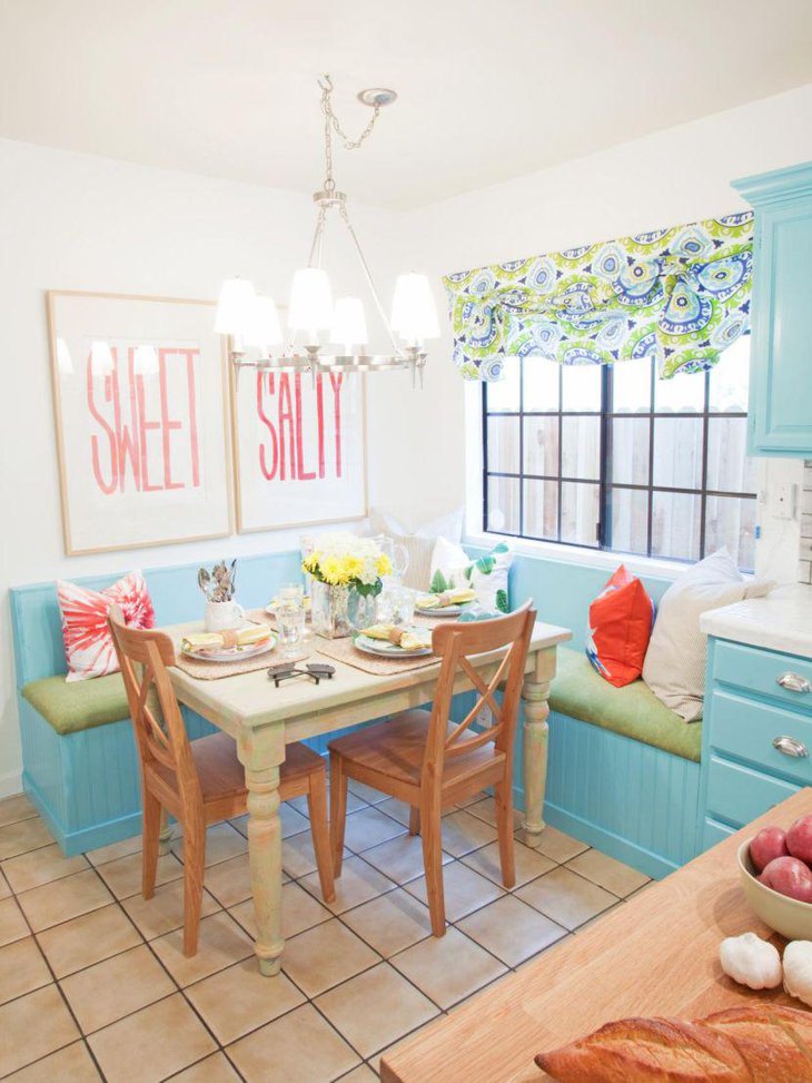 The small breakfast table looks stylish with flowers