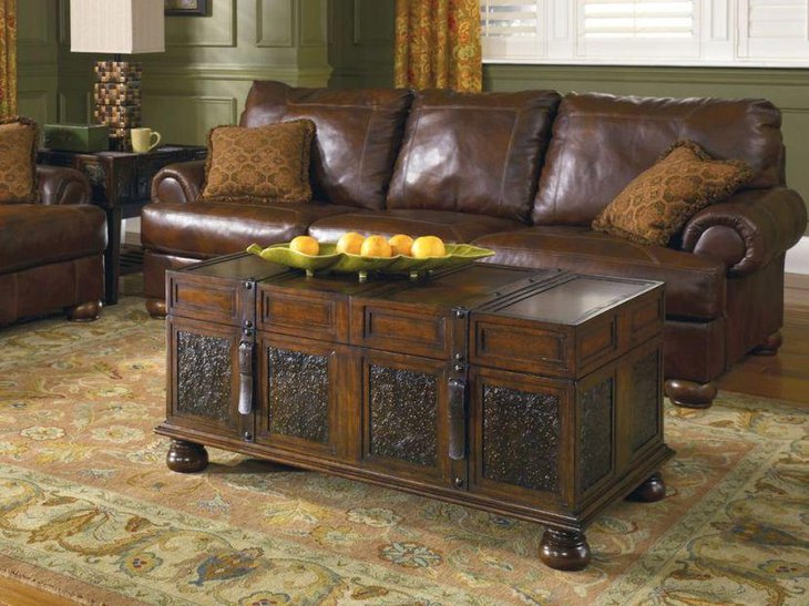 The trunk coffee table gels perfectly with this rustic decor