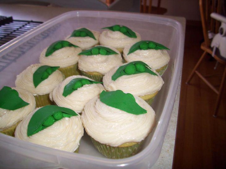 This cupcake decor is themed on two peas on a pod