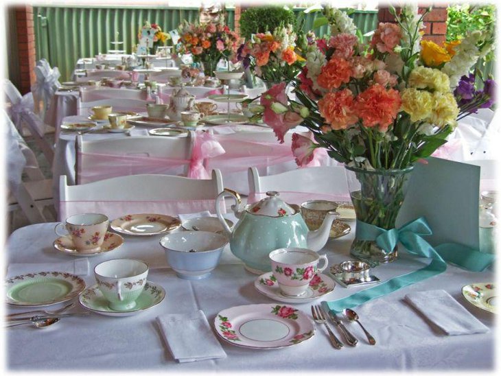 Vintage 80th birthday tea party table decorations with pastel accents